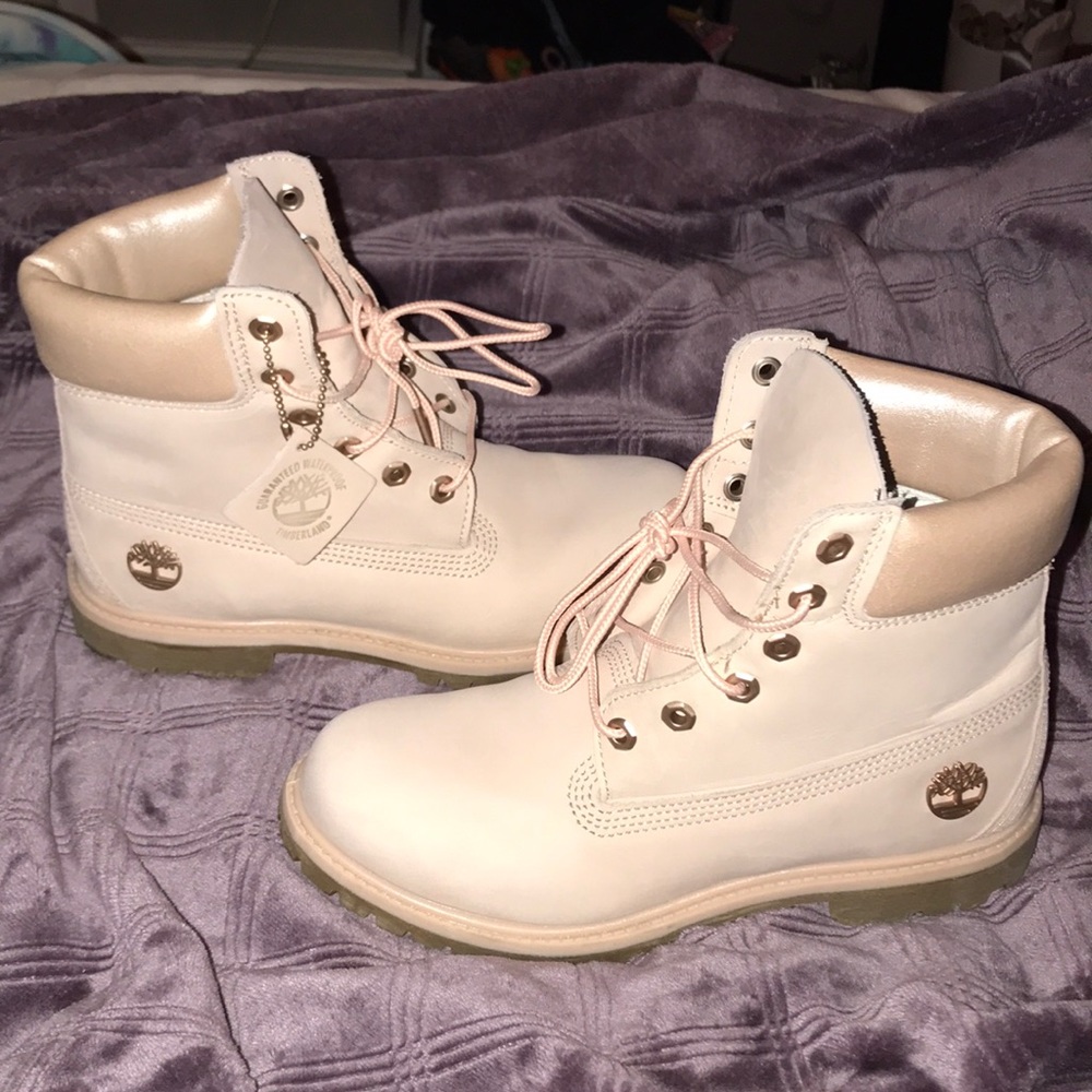 Women’s Timberlands// NEW